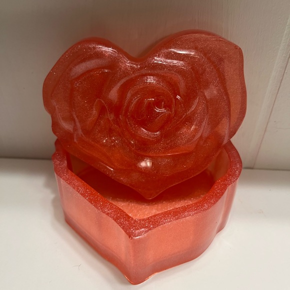 Pick (1) Heart-Shaped Jar - Picture 2 of 7